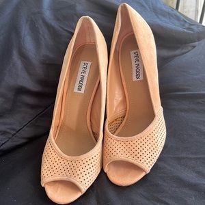 Steve Madden Size 8.5M Beige Peep Toe Pump